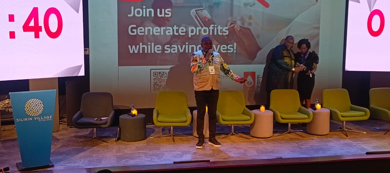 Présentation d'E-Blood Bank Makila au Silikin Village