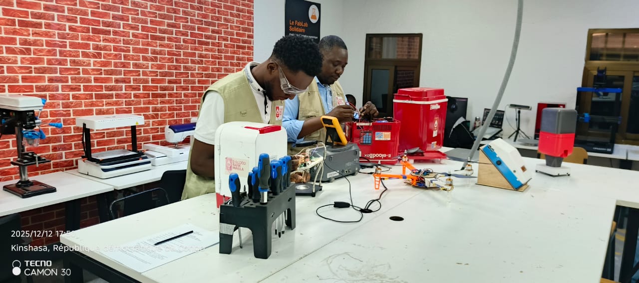 Présentation d'E-Blood Bank Makila au Silikin Village